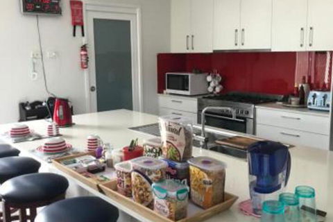 M & Ts Waterfront Bed & Breakfast - Tourism Brisbane 3