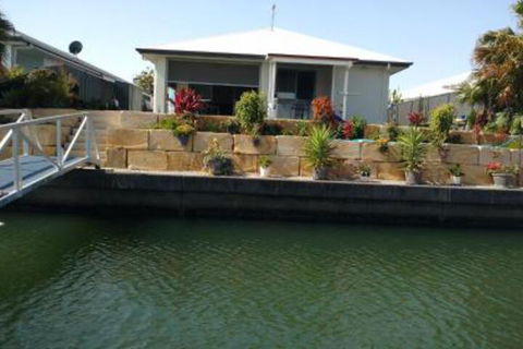 M & Ts Waterfront Bed & Breakfast - Tourism Brisbane 0