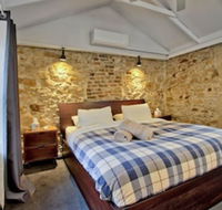 Heritage Listed Sandstone Cottage - Tourism Brisbane