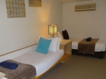 Ironbark - Deluxe Family Townhouse - Tourism Brisbane 3