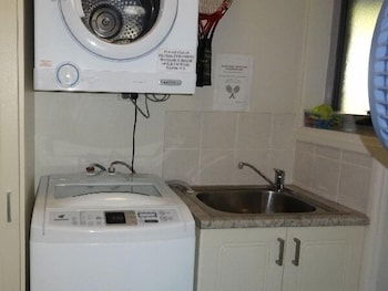 Ironbark - Deluxe Family Townhouse - Tourism Brisbane 6