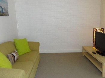 Ironbark - Deluxe Family Townhouse - Tourism Brisbane 5