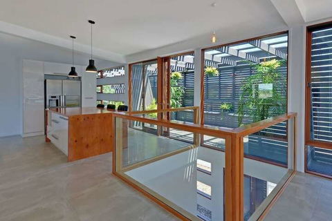 Amazing Unique Five-Star Waterfront Retreat - Tourism Brisbane 3