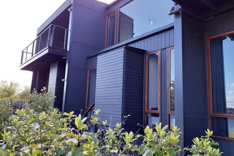 Amazing Unique Five-Star Waterfront Retreat - Tourism Brisbane 1