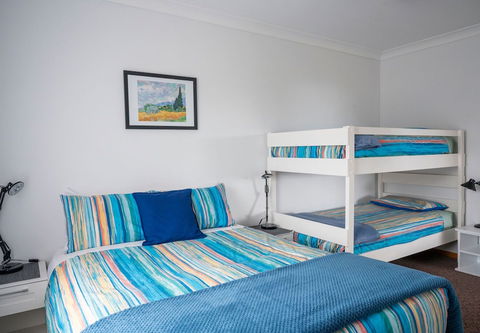 Emu Bay Holiday Homes - Tourism Brisbane 5