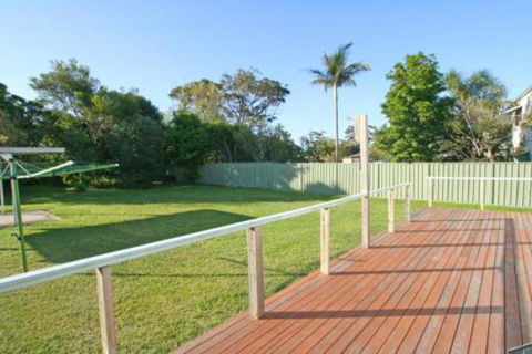 South Sussexs Blue Cottage - Tourism Brisbane 0