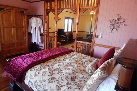 R On The Downs BnB & Spa Cottages - Brisbane Tourism 4
