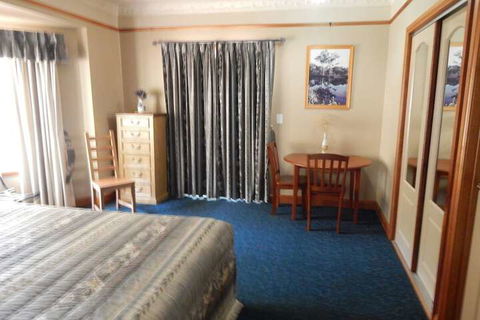 R On The Downs BnB & Spa Cottages - Brisbane Tourism 3