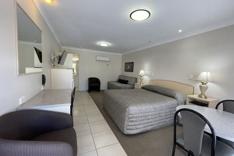 Crows Nest Motel - Brisbane Tourism 6