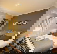 Acacia 2 - Luxurious Holiday Townhouse - Brisbane Tourism