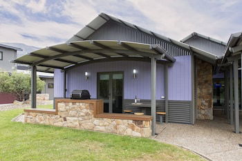 Kickenback Studio - Contemporary Accommodation In The Heart Of Crackenback - Tourism Brisbane 0
