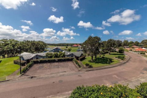 Gleneagles, Unit 53 Horizons Golf Club - Tourism Brisbane 0