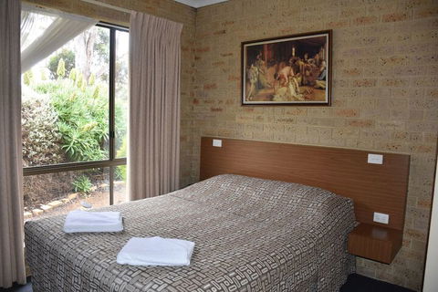 Valley Views Motel & Chalets - Tourism Brisbane 3