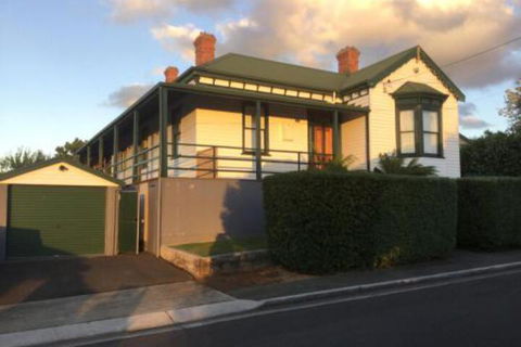 Pump Jack B & B - Tourism Brisbane 0