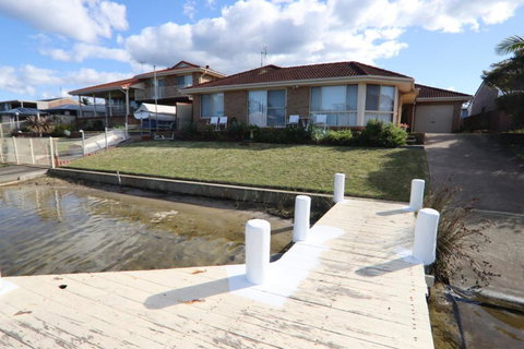 Fishermans Delight Waterfront - Tourism Brisbane 1