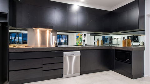 Onestep Airlie Retreat - Brisbane Tourism 2