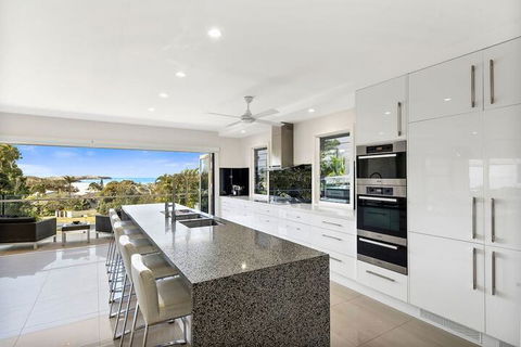 Ultimate Beach House - Tourism Brisbane 5