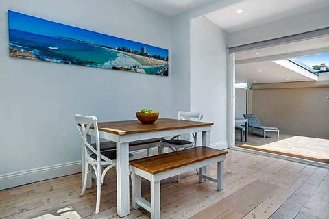 Stylish Manly Beach House Moments From Beach - Tourism Brisbane 5