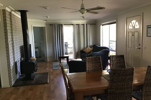 90 Mile Beach House & Villas - Brisbane 4u 5