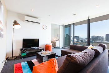 ALLINDA, 1BDR Melbourne Apartment - Tourism Brisbane 0