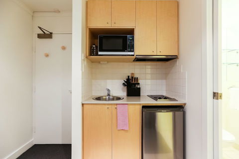 WILLOW, Carlton Studio Apartment - Brisbane 4u 3