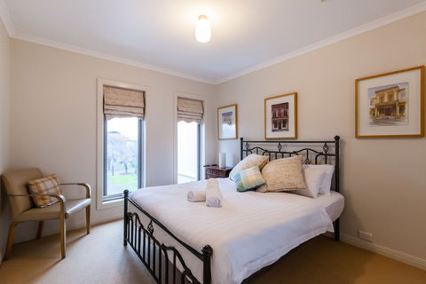 JASMINE, 2BDR Port Melbourne House - Brisbane 4u 1