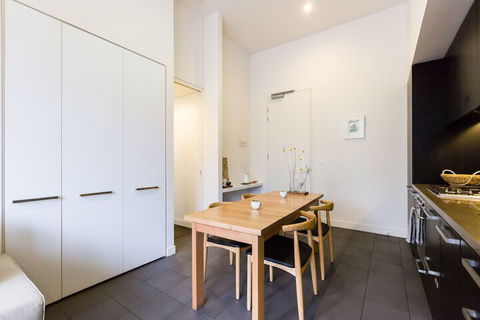 GEORGE, 1BDR North Melbourne Apartment - Brisbane 4u 2