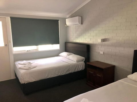 Bateau Bay Hotel - Brisbane Tourism 1