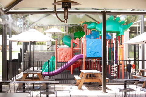 Bateau Bay Hotel - Brisbane Tourism 3