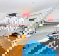 HENRIETTA Carlton Studio Apartment - Brisbane Tourism