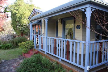 Ambrose Cottage Front Apt - Tourism Brisbane 3