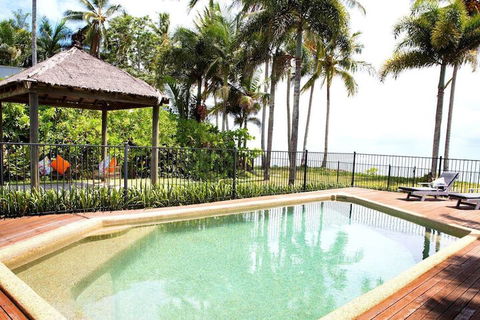 Absolute BeachFront Bliss @ Newell Beach - Tourism Brisbane 4