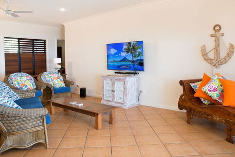 Absolute BeachFront Bliss @ Newell Beach - Tourism Brisbane 5