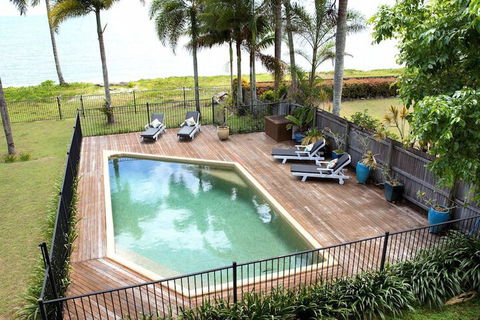 Absolute BeachFront Bliss @ Newell Beach - Tourism Brisbane 2