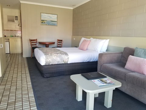 Sandbar Motel - Tourism Brisbane 4