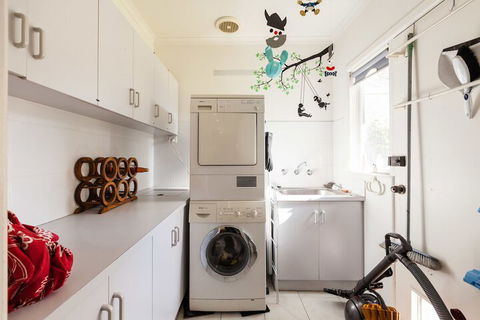 KELLY, 3BDR Northcote House - Brisbane 4u 2
