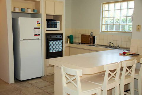 Azure Villa - Tourism Brisbane 6