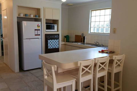 Azure Villa - Tourism Brisbane 3