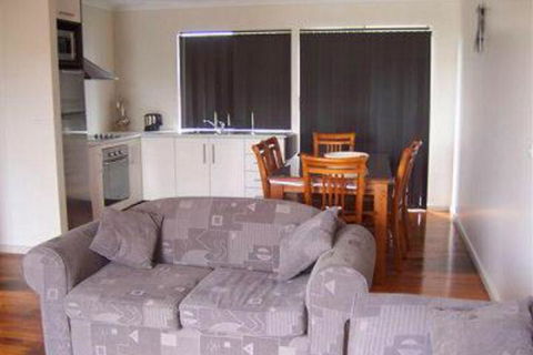 Glenaire Apartments At Meredith - Tourism Brisbane 0