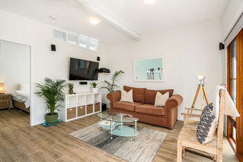 Half Moon Cottage - Brisbane Tourism 0