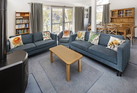 'Matilda' - Spacious & Centrally Located With Great Lake Views - Brisbane Tourism 1