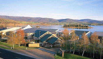 Horizons 414 - Lake Jindabyne Waterfront - Brisbane Tourism 2
