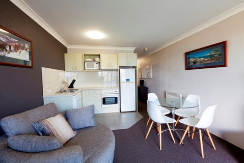 Horizons 414 - Lake Jindabyne Waterfront - Brisbane Tourism 3