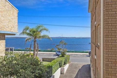 South Pacific Unit 6 Amazing Unit Opposite The Beach. - Tourism Brisbane 1