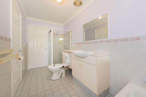 Pebble Pde 1 / 14 Fingal Bay - Tourism Brisbane 6