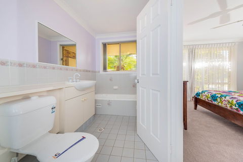 Pebble Pde 1 / 14 Fingal Bay - Tourism Brisbane 2