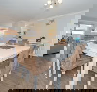 Pebble Pde 1 / 14 Fingal Bay - Tourism Brisbane