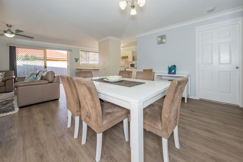 Pebble Pde 1 / 14 Fingal Bay - Tourism Brisbane 0