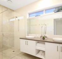 18 on Rayner - swish apartment Myrtleford - Brisbane Tourism