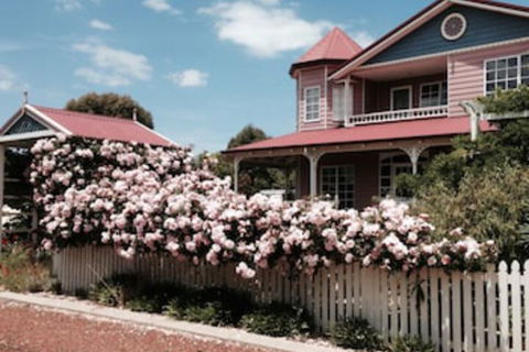 Painted Lady Bed & Breakfast - Tourism Brisbane 0